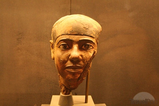 head-in-new-imhotep-museum-at-saqqara-cairo